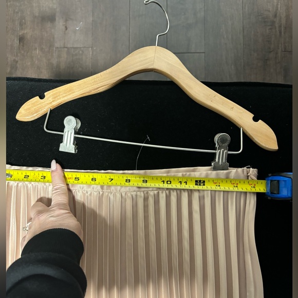 Haute Monde Gold pleated skirt size large NWT’s - Picture 7 of 7